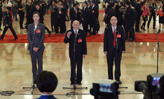 魏秋月、孟廣祿、薛晨陽(yáng)代表接受采訪