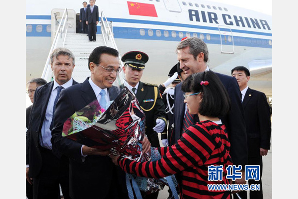 10月14日，國務(wù)院總理李克強乘專機抵達羅馬，開始對意大利進行正式訪問。新華社記者 饒愛民 攝