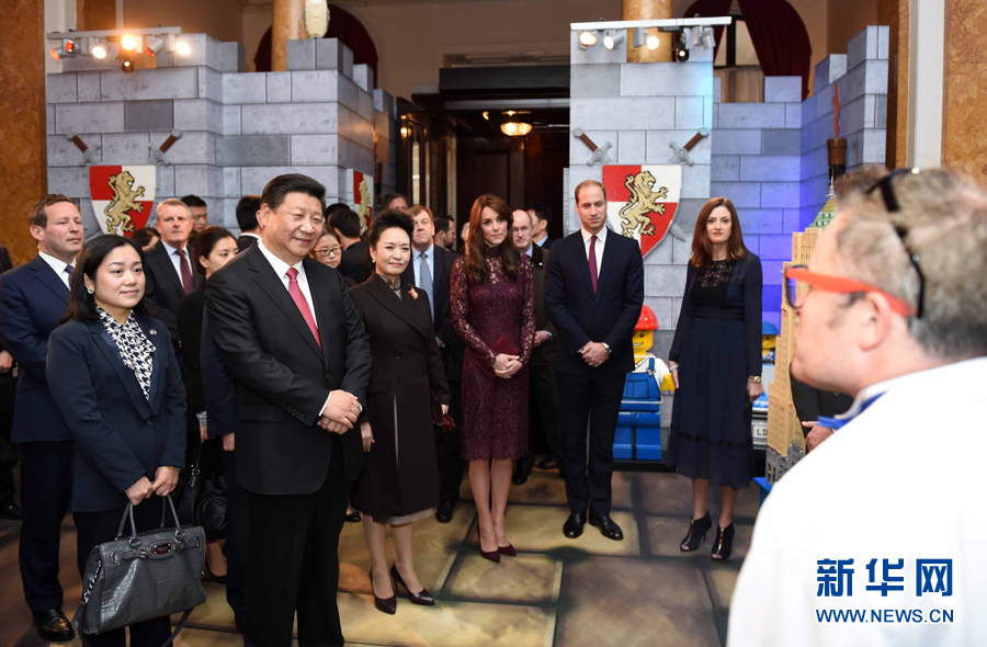 10月21日，國家主席習近平和夫人彭麗媛在英國威廉王子夫婦陪同下，出席在倫敦舉行的中英創(chuàng)意產(chǎn)業(yè)展。 新華社記者 張鐸 攝