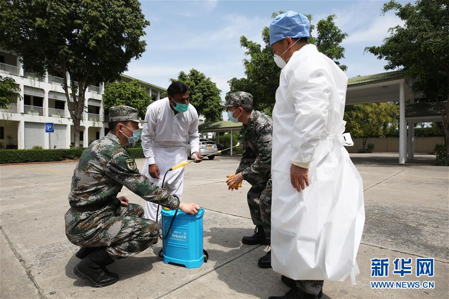 （國際疫情·圖文互動）（2）通訊：幫助“巴鐵”渡過疫情難關——記解放軍抗疫專家組在巴戰(zhàn)“疫”