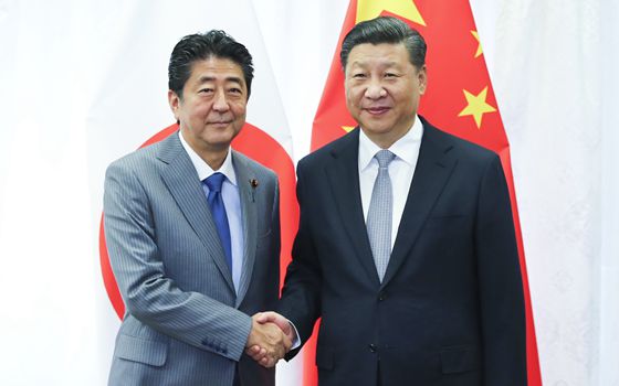 習(xí)近平會(huì)見日本首相安倍晉三